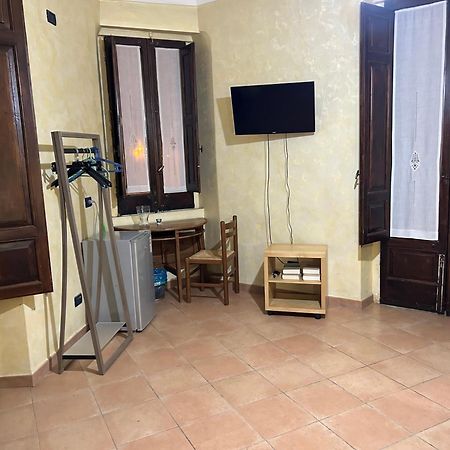 B&B L'Angolo Sulla Piazza Mirabella Imbaccari Luaran gambar