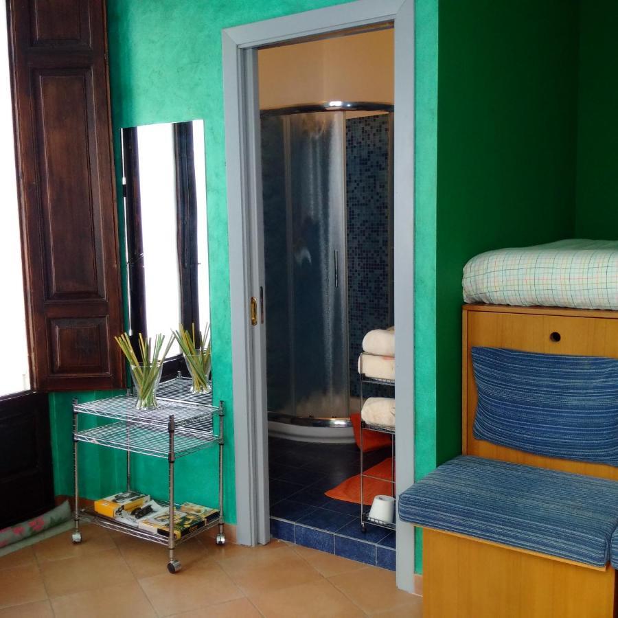 B&B L'Angolo Sulla Piazza Mirabella Imbaccari Luaran gambar