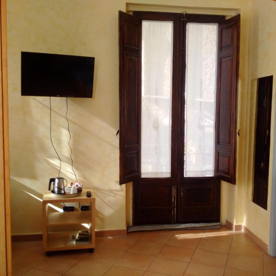 B&B L'Angolo Sulla Piazza Mirabella Imbaccari Luaran gambar