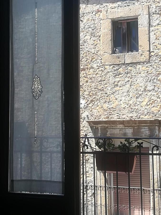 B&B L'Angolo Sulla Piazza Mirabella Imbaccari Luaran gambar