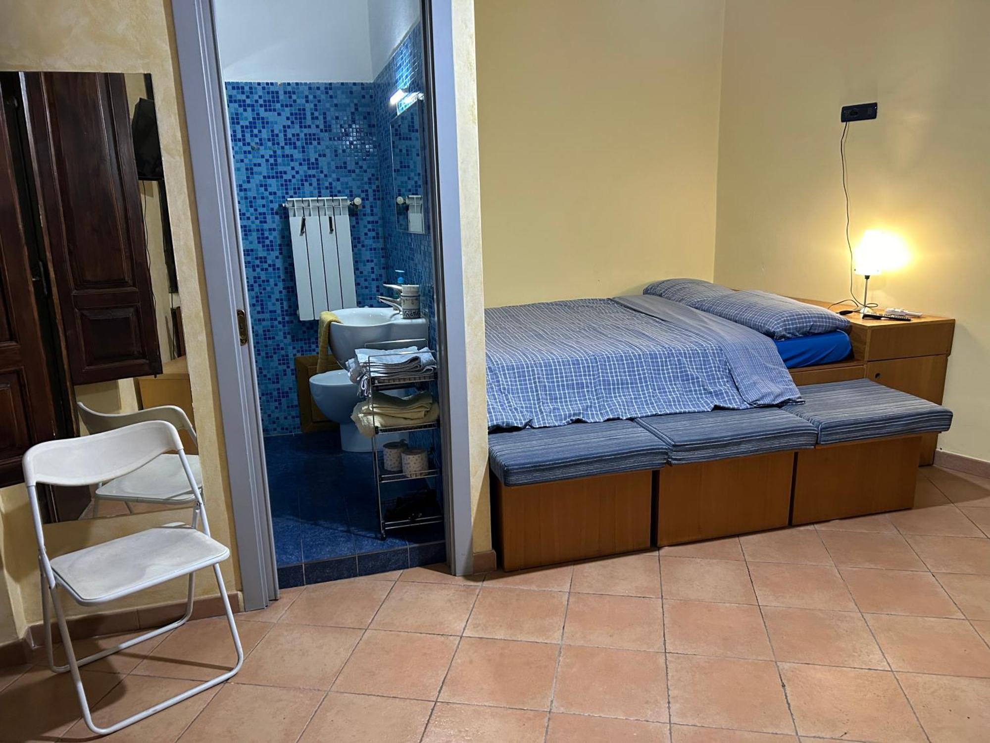 B&B L'Angolo Sulla Piazza Mirabella Imbaccari Luaran gambar